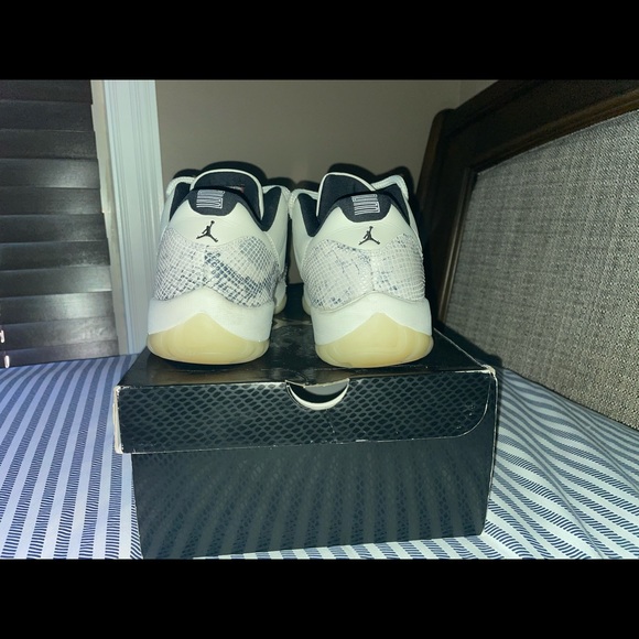 jordan 11 low snake light bone - Picture 4 of 6